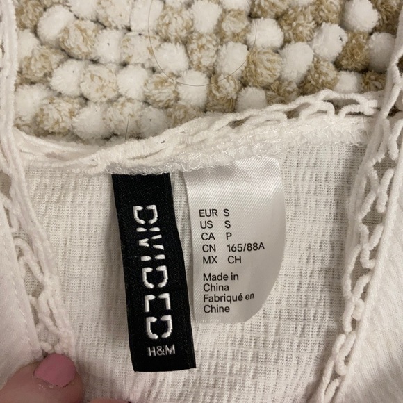 $5 ADD ON H&M White Cutout Tank Top - Picture 4 of 5